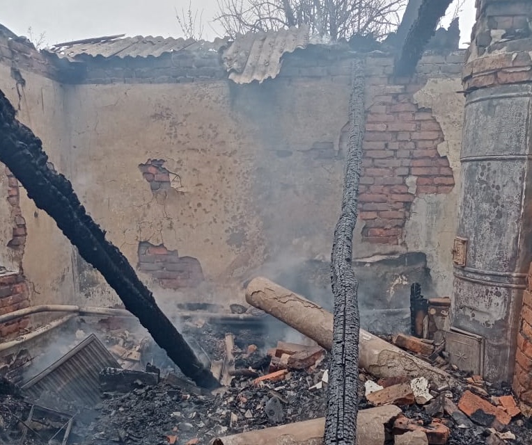 Ночью перед гибелью мужчины на пожаре родственники вышли во двор