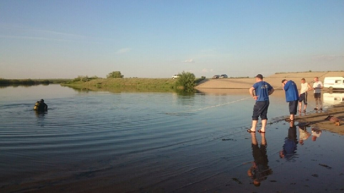 Водолазы извлекли из Алтаты утопленника