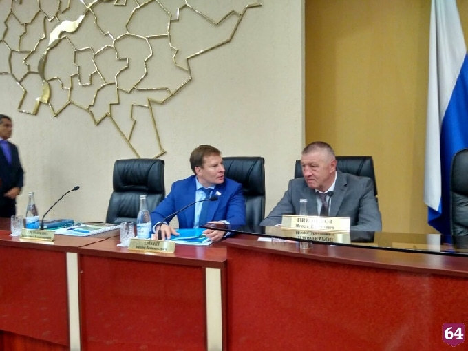 Валерий Радаев поручил зампредам разобраться в ситуации с пожарами на свалках  