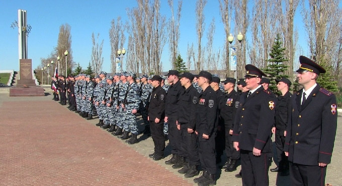 В Саратове 40 гвардейцев принесли присягу в день 25-летия СОБР