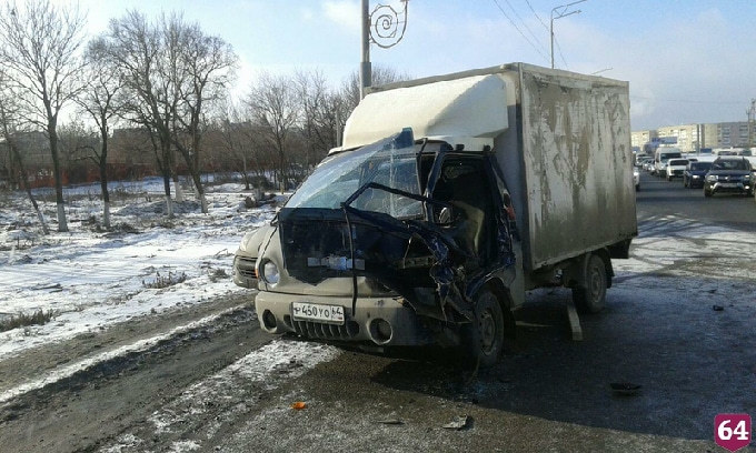 В Юбилейном водителя деблокировали из разбитого в ДТП фургона 