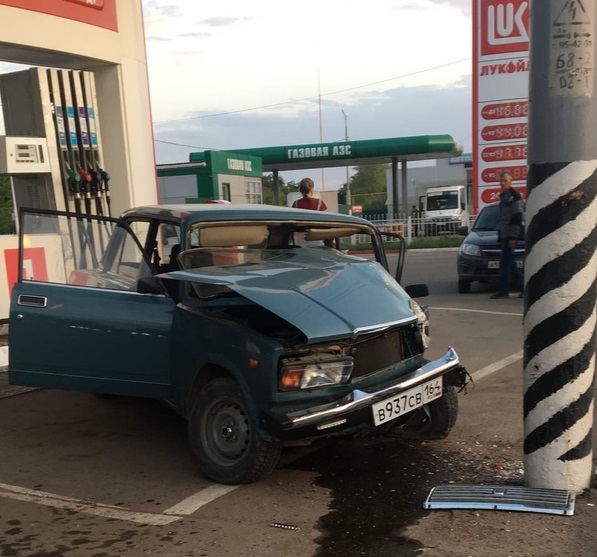 Водитель «Лады» устроил ДТП на автозаправке