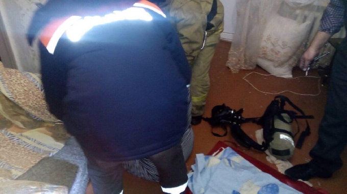 Житель Балакова отравился при возгорании вещей в тамбуре