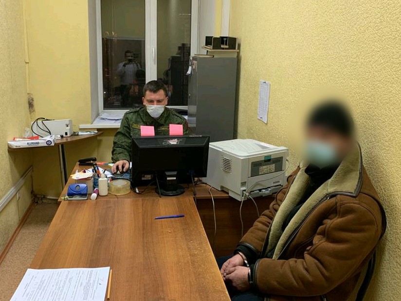 В Саратове молодого мужчину изрезали и бросили умирать от холода у стройки