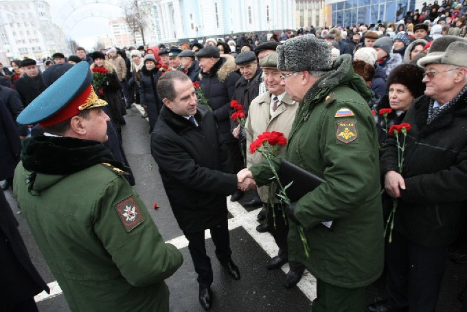 Полпред Бабич поздравил Героев России из Саратовской области 