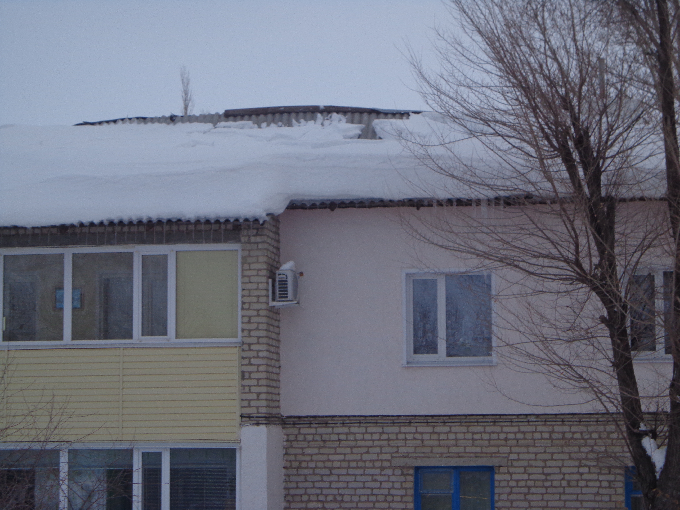 Прокуроры заинтересовались обрушенной крышей двухэтажного дома