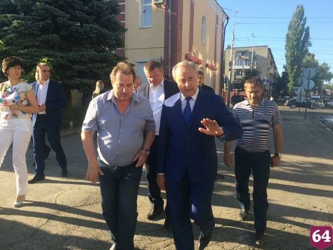 Радаев потребовал постоянного контроля за качеством ремонта дорог