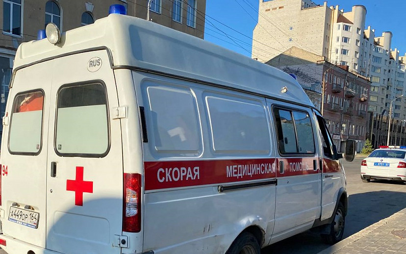 Под Саратовом пьяная женщина напала на медика скорой 
