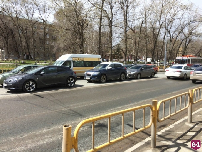 Тройное ДТП заблокировало проспект 50 лет Октября 
