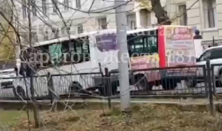 В центре Саратова ДТП с маршрутками остановило трамваи 