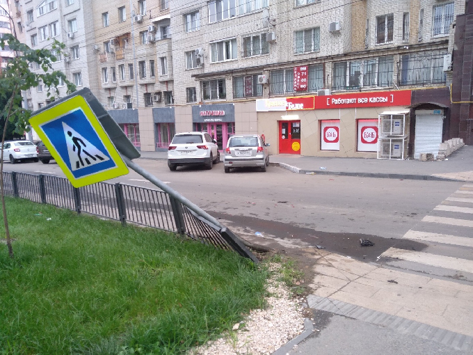 В столкновении «Хонды» и «Фольксвагена» на Рахова ранены трое