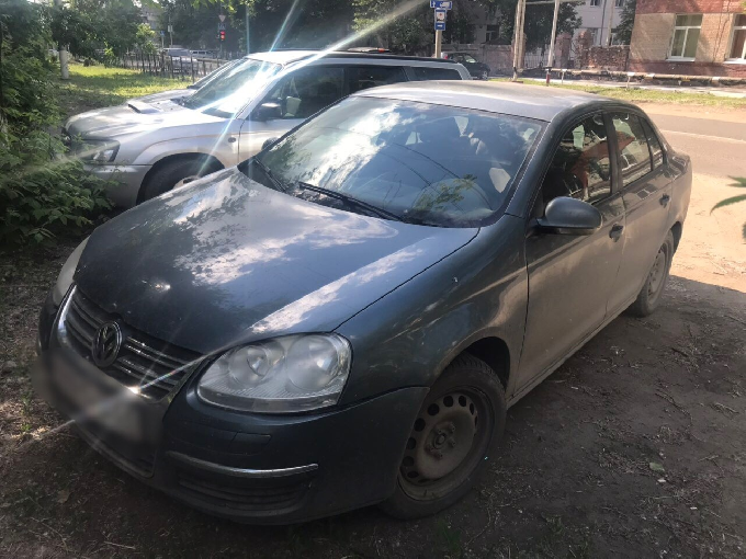 Приставы арестовали Volkswagen крупного должника по налогам