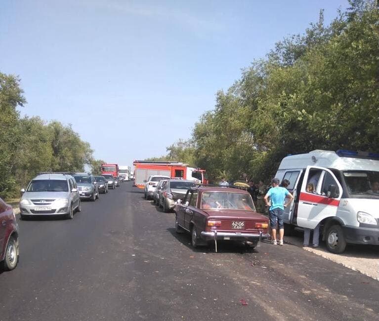 В массовой аварии под Саратовом ранены три человека