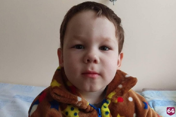 Полиция ищет мать найденного в подъезде 2-летнего мальчика 