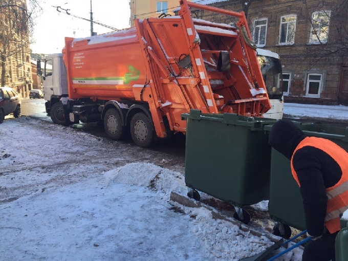 Вывоз мусора через интернет оплачивают 20 тысяч саратовцев 