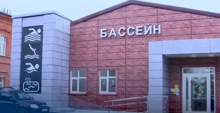 В Саратовской области при школах построили 5 бассейнов и 2 ледовые арены