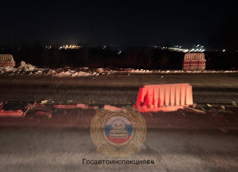 В Саратове две женщины пострадали в ДТП с пластиковыми ограждениями