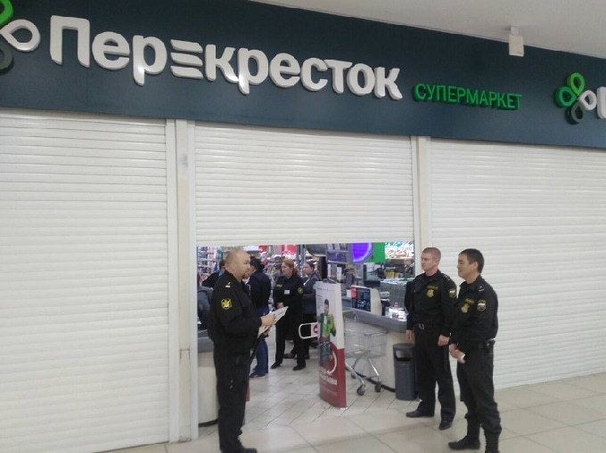 В Саратове из-за нарушений пожарной безопасности закрыли «Перекресток»
