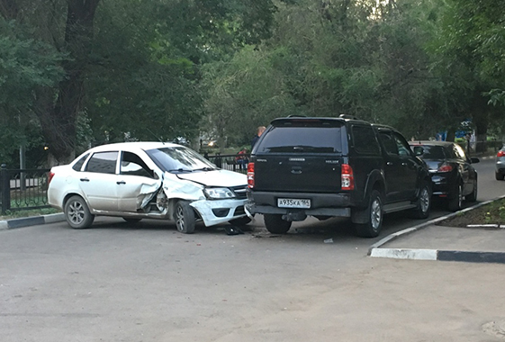 Массовая авария парализовала движение по улице Рахова