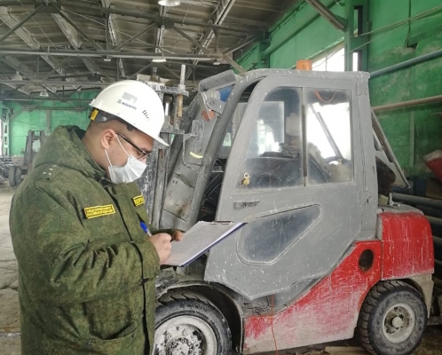 После гибели водителя под автопогрузчиком возбуждено уголовное дело