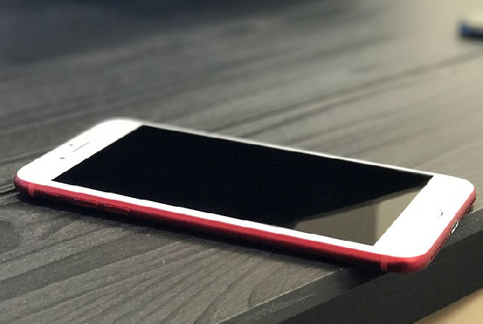 Приставы заставили саратовца вернуть в магазин iPhone 7
