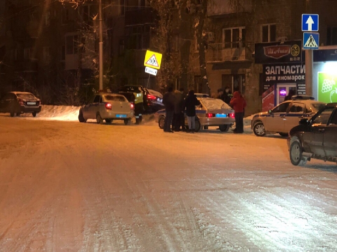 В Саратове «Ауди» протаранила знак пешеходного перехода