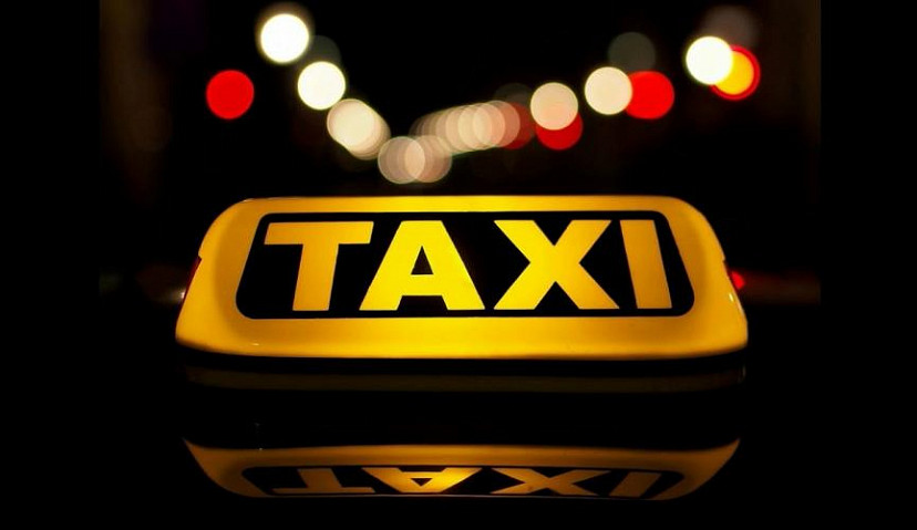В Саратове таксист украл телефон пассажирки и попался