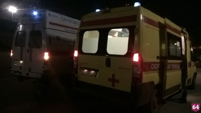 На саратовской набережной машина въехала в пешеходов