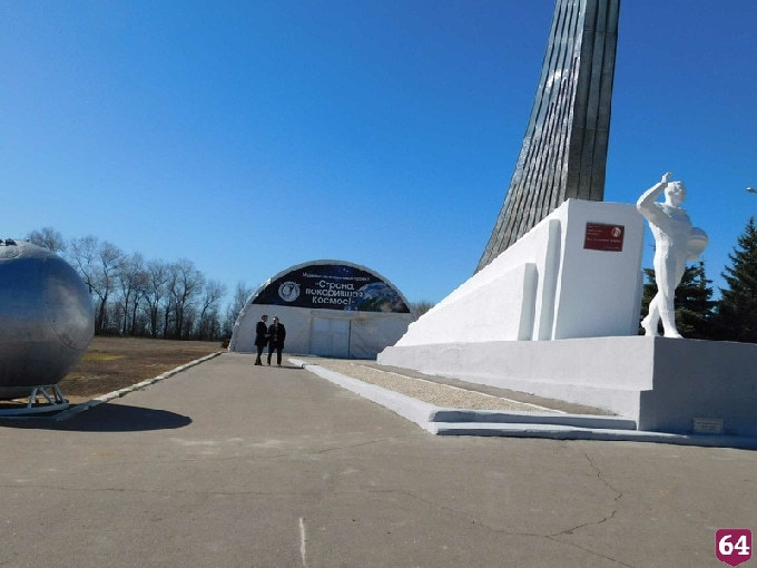 К Дню космонавтики покрасили памятник Гагарину 