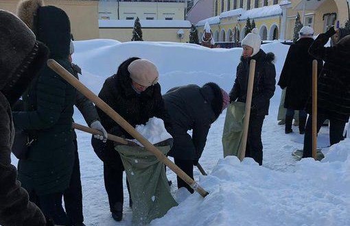 После скандального субботника с учителями уволили чиновника 