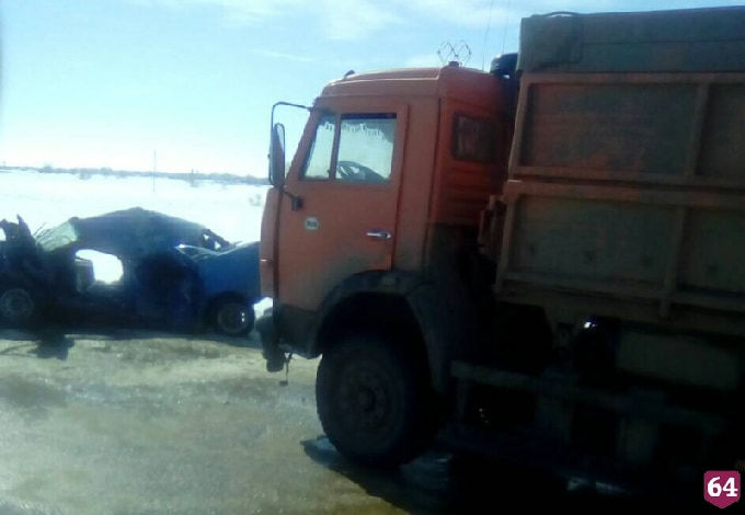 На трассе в аварии с КамАЗом погибли двое молодых мужчин 