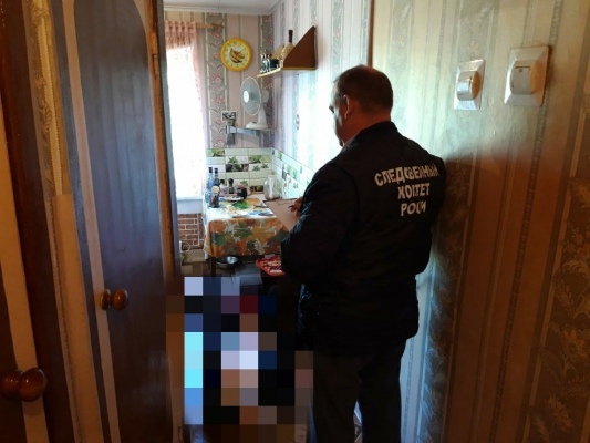 Житель Саратовской области убил отца и лег спать с трупом