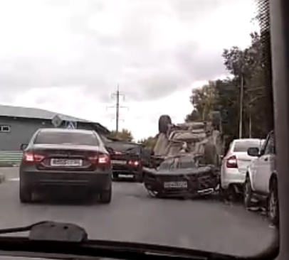 При столкновении 4 автомобилей иномарка опрокинулась на крышу