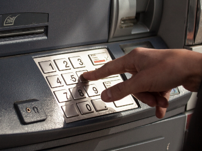Женщина продавала вещи через интернет и «потеряла» 335 тысяч рублей