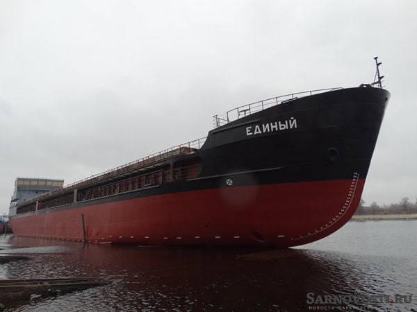 В Саратовской области спущен на воду теплоход класса «река-море». Фото