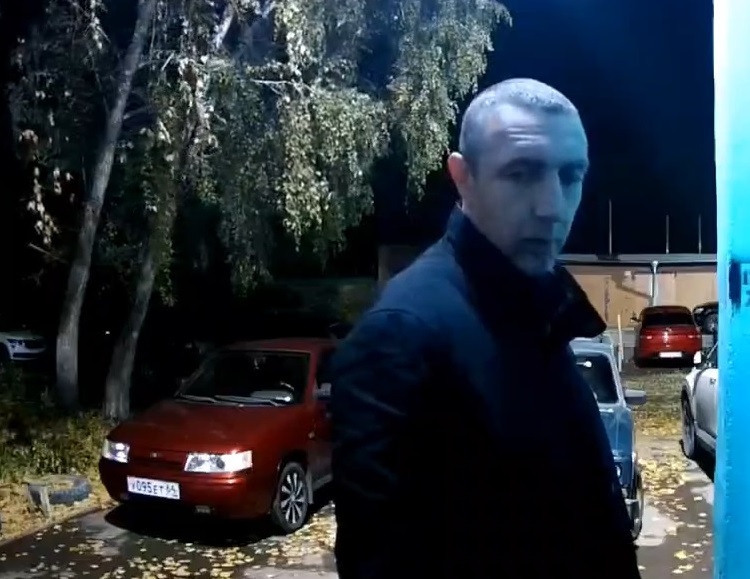 Полицейские задержали мужчину за избиение жены при 4-летней дочери