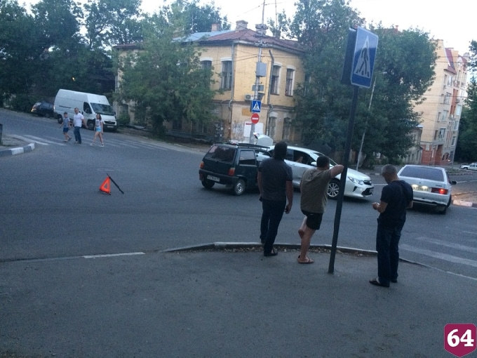 В Саратове «Ока» протаранила иномарку с ребенком