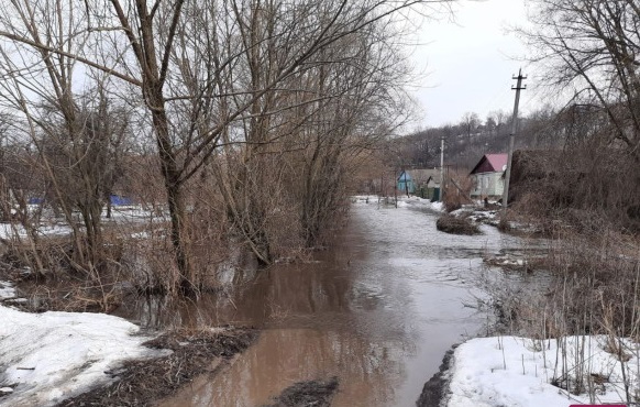 Под Саратовом талые воды затопили 14 дворов