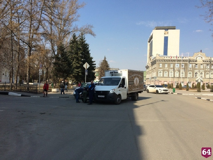 В центре Саратова незначительное ДТП едва не закончилось дракой 