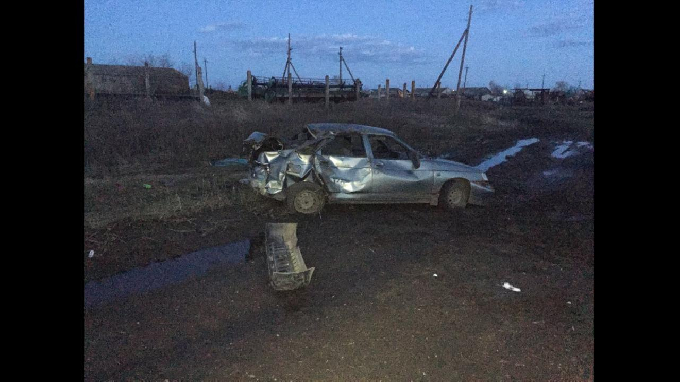 В опрокинувшейся «Ладе» пострадали женщина и ребенок