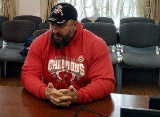 Известный силач бросил вызов главе Саратова 