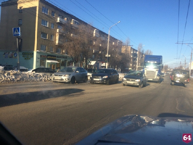 Московское шоссе парализовано из-за незначительной аварии 