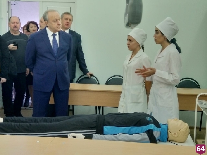 Саратовские студенты при губернаторе «спасли» манекен 