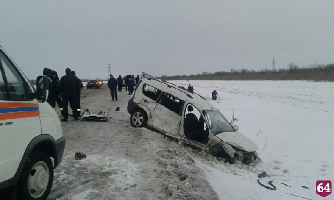 Под Энгельсом в ДТП погибли двое, пострадали 6 человек 