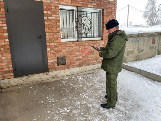 В пристройке нашли труп 58-летнего саратовца с ранами на груди
