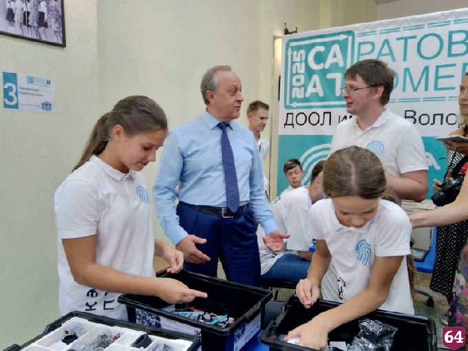 Губернатор готов набрать саратовских школьников в свою команду для работы над нацпроектами 