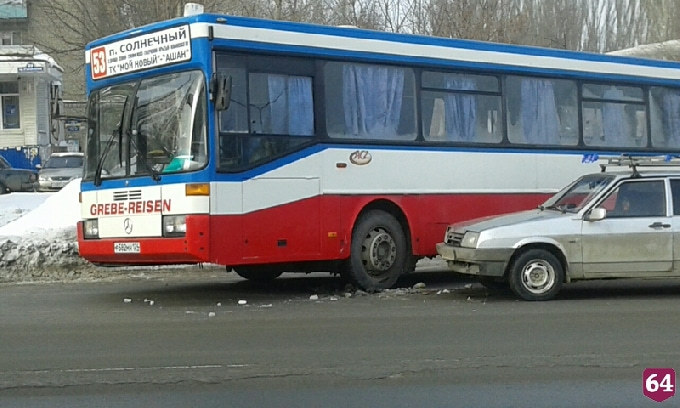 На проспекте Строителей произошло ДТП с пассажирским автобусом 