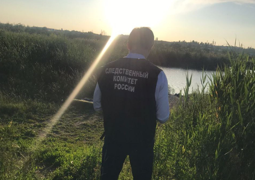 Прохожие нашли труп в водоеме под Саратовом