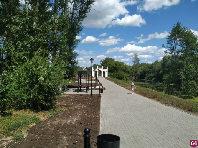 Радаев рекомендовал установить систему автополива в парке Петровска 