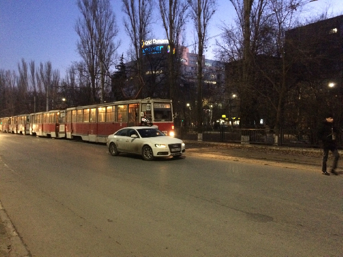 Утром в центре Саратова из-за ДТП не ходили трамваи